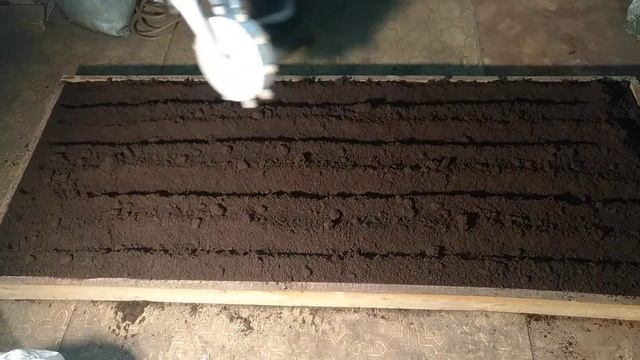 НОУ-ХАУ.  Нарезка борозд для посева огородных растений.