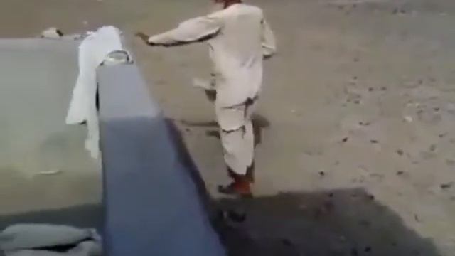 Слепой идёт в мечеть смотреть онлайн