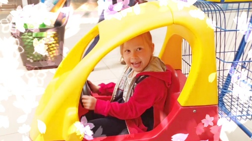 Лайк_Настя_и_Папа_играют_в_торговом_центре