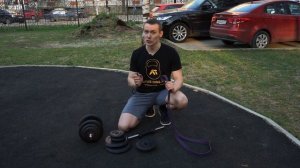 Что лучше: резиновый эспандер петля или гантели, штанга?