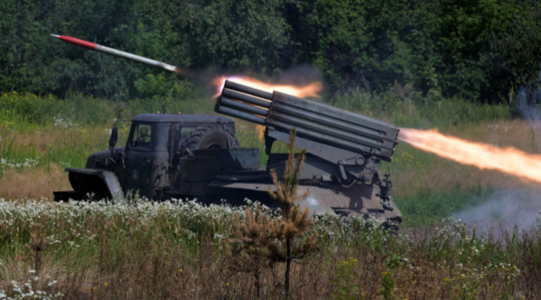 Прямой наводкой: как российские бойцы выбивают боевиков ВСУ с позиций под Соледаром