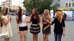 Русский фольклер. Красивые девушки поют.