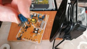 Panasonic TX-LR19X10 не включается. Мигает индикатор.