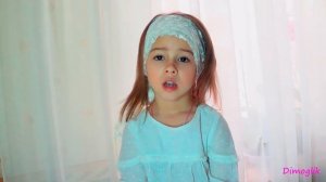 Маленькая девочка читает стих  "Сегодня Бог проснулся утром рано..."  Ирины Самариной-Лабиринт.