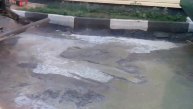 Промывка бетономешалки во дворе жилого дома смотреть онлайн