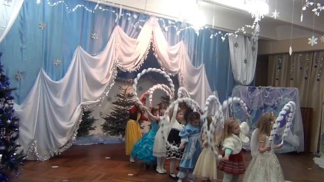 Новогодний праздник 9 группа1.вход 25.12.12. смотреть онлайн
