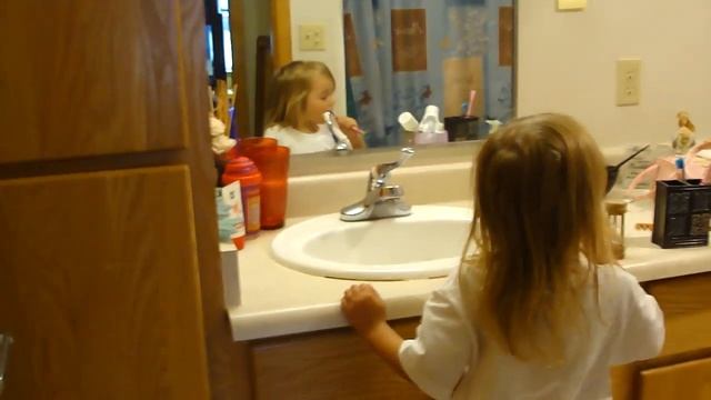 как надо чистить зубы ( How to clean your teeth at home ) смотреть онлайн