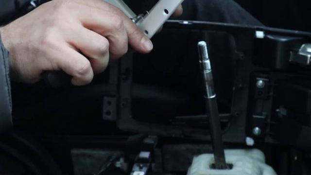 Замена чехла ручки КПП на Mitsubishi Lancer 10 смотреть онлайн