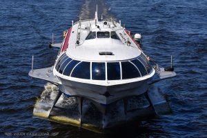 Метеор-142 теплоход на подводных крыльях всё ещё ходит по Неве