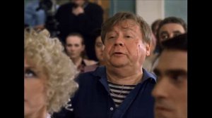 Выступает как дирекрор пляжа - Ширли-мырли