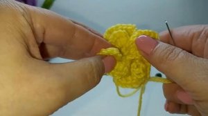 Вяжем цветок  заколку часть 2