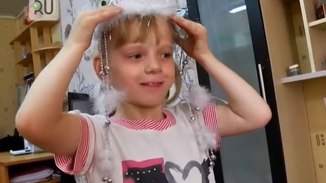 Брат и две сестры из детского дома учатся заботиться друг о друге смотреть онлайн