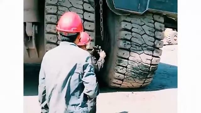 Самые большие в мире шины для самосвалов! Говорят, что шина стоит 200 000