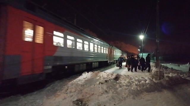 Электропоезд ЭД4М-0210 отправляется с о.п. 10 км смотреть онлайн