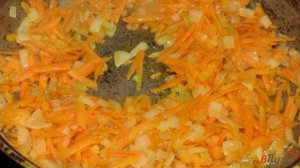 Салат с жаренными маринованными огурцами