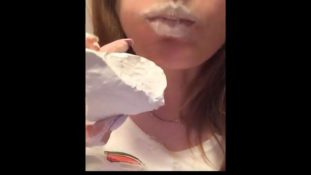 ASMR//EATING CHALK//ПОХРУСТИМ МЕЛКОМ//ЕДЯТ МЕЛ//ХРУСТ\\ смотреть онлайн