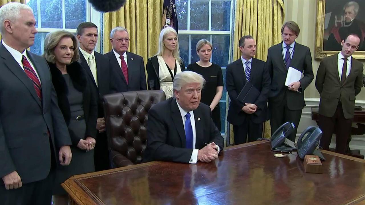 Антимиграционные указы Дональда Трампа вызвали многочисленные акции протеста в США и в мире