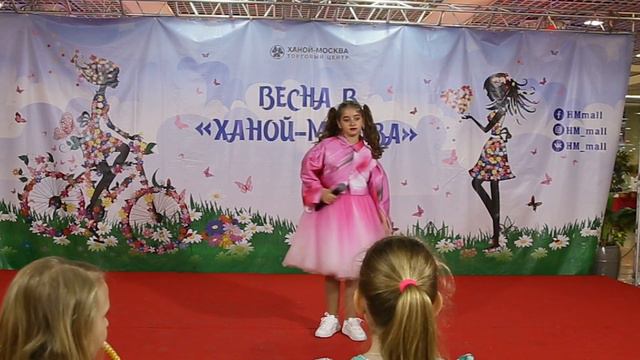 Коржиновская Арина ученица вокальной школы Марины Корвин  9 мая 2024 ТЦ _Ханой_