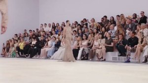 Fendi мода Осень Зима 2023-2024 Haute Couture в Париже - Одежда и аксессуары
