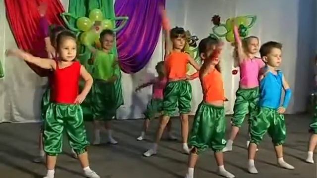 Танец зарядка для малышей Детские танцы / Сhildren's dance смотреть онлайн