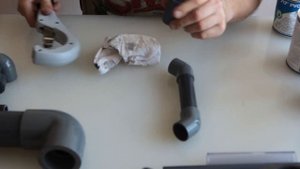 Как клеить трубы ПВХ. Монтаж водопроводных пластиковых труб на клей WELDON. Не полипропилен.