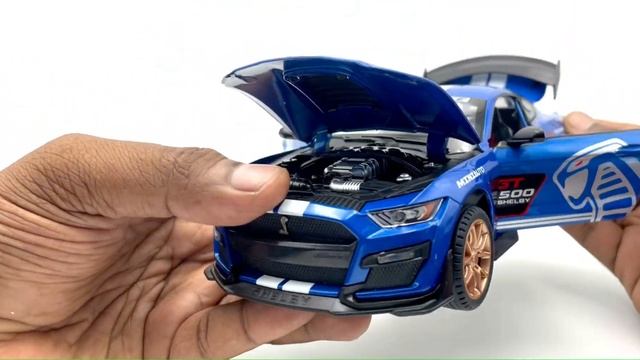 Ford Shelby GT500 Collectors 1:24 Diecast Model смотреть онлайн