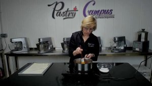 Как сделать сухую карамель - Мария Селянина - Кондитерский курс - PastryCampus.RU