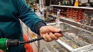 Демонстрируем гибкий удлинитель для шуруповёрта