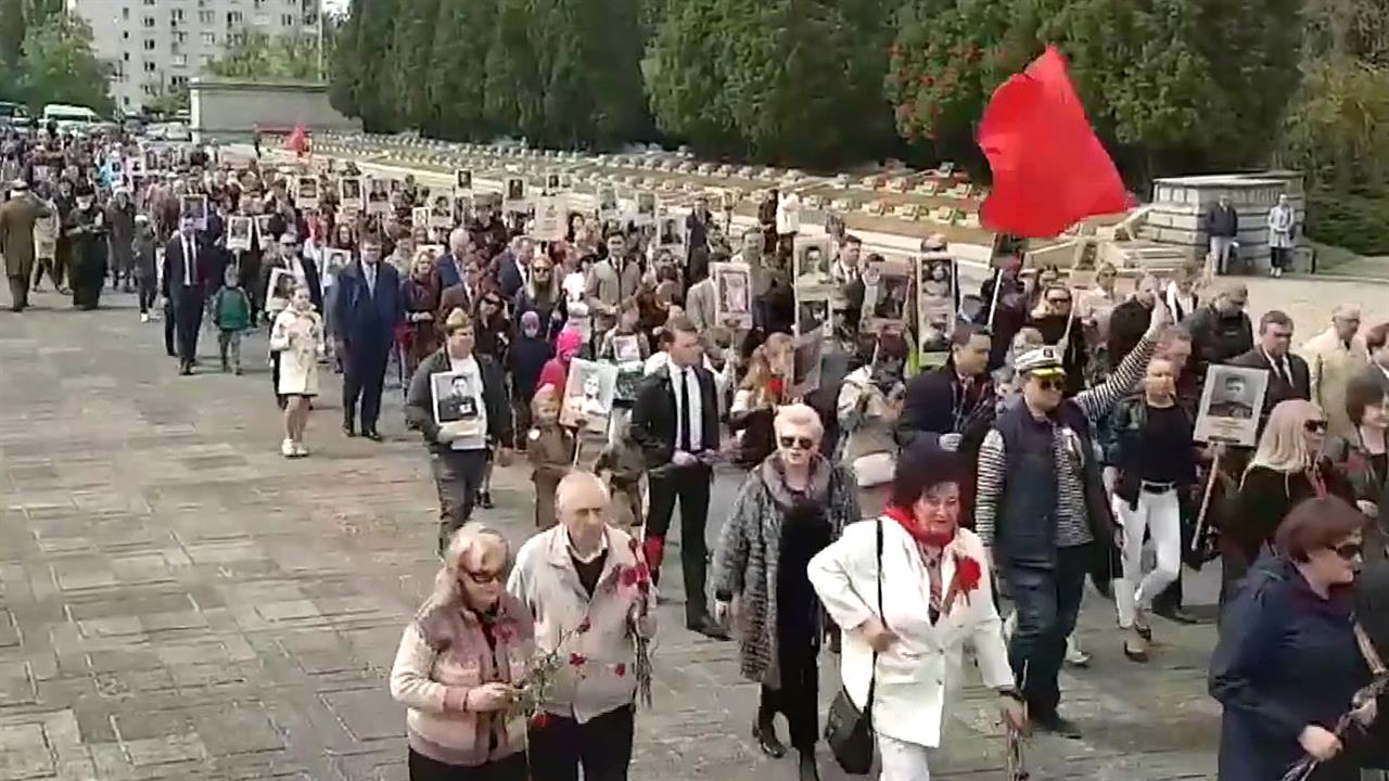 К акции "Бессмертный полк" присоединились в Польше и на Кипре