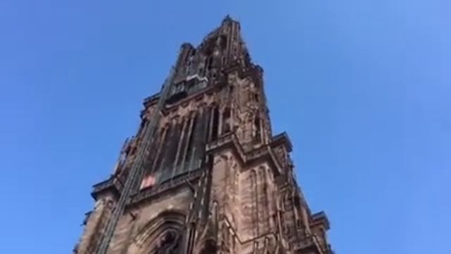 ЗНАМЕНИТЫЙ КАФЕДРАЛЬНЫЙ СОБОР ВО ФРАНЦУЗСКОМ ГОРОДЕ СТРАСБУРГЕ. NOTRE-DAME DE STRASBOURG