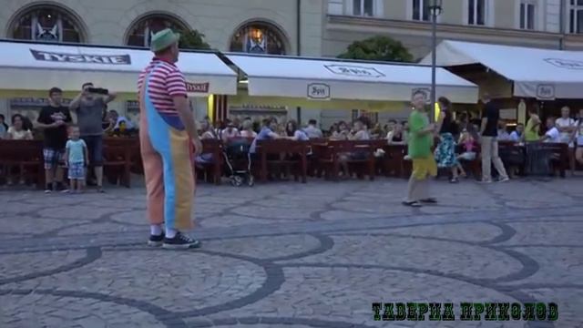 Клоун на улице.Pepe The Clown - VERY FUNNY Clown On Street (Poland 2014), 4k