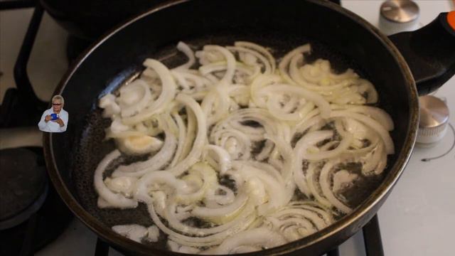 Ужин. Макароны с куриной печенью и томленым луком. Горбуша малосоленая как сёмга.