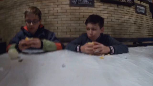 ЧЕЛЛЕНДЖ кто первый съест лимон 🍋 с луком - получит денежку💸 смотреть онлайн