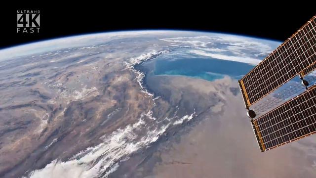 350 километров над поверхностью земли Time Lapse. 350 Kilometers Above The EARTH смотреть онлайн