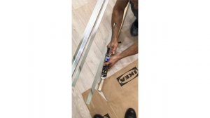 Монтаж акрилового зеркала и брусков МДФ