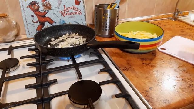 Кролик в духовке и картошка с капустой