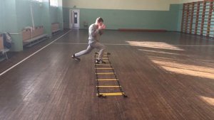 Тренировка на спортивной лестнице!