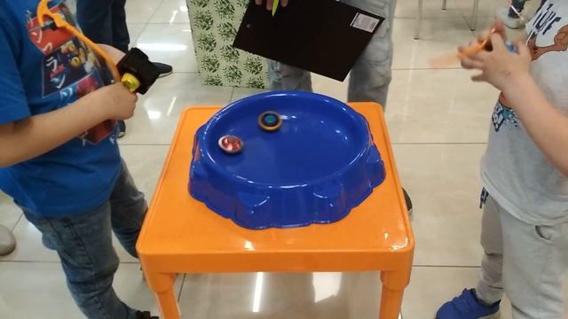 Бейблейд турнир чемпионат Бейблэйд Бёрст / Beyblade Burst смотреть онлайн
