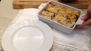Рваный пирог из лаваша с сыром, грибами и ветчиной