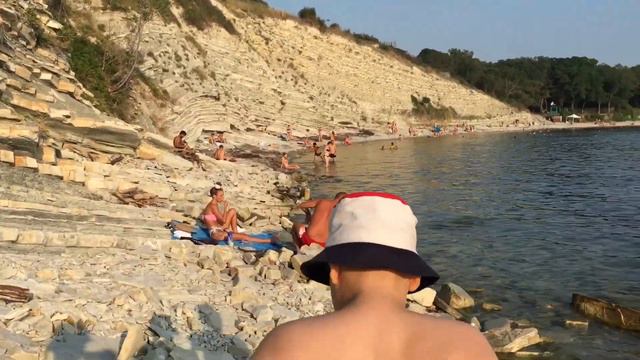 #1 Геленджик с Колямбой. По карте 8 км! Колян ловец крабов. Пятёрочка напротив и Роман на лопатках. смотреть онлайн