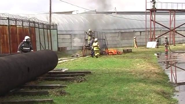 Пожарные поделились опытом с кадетами