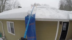 Скребок для уборки снега с крыши.