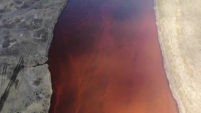 Норильск - река Амбарная покрыта нефтепродуктами из-за аварии смотреть онлайн