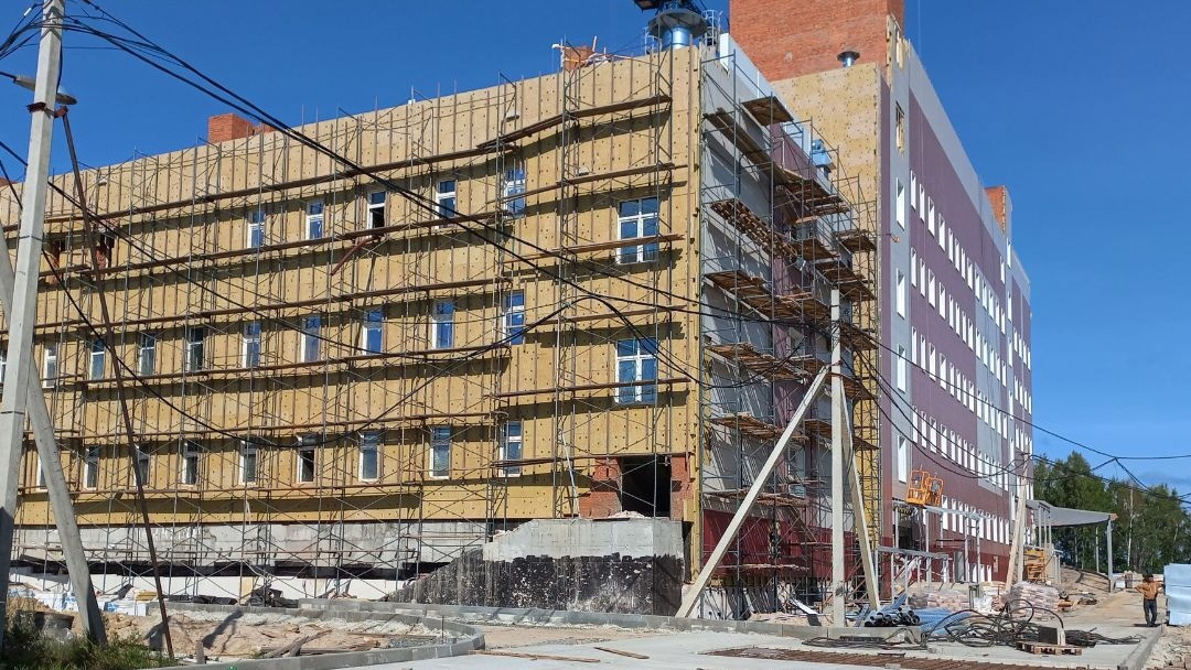 В Урае достраивают стационар больницы