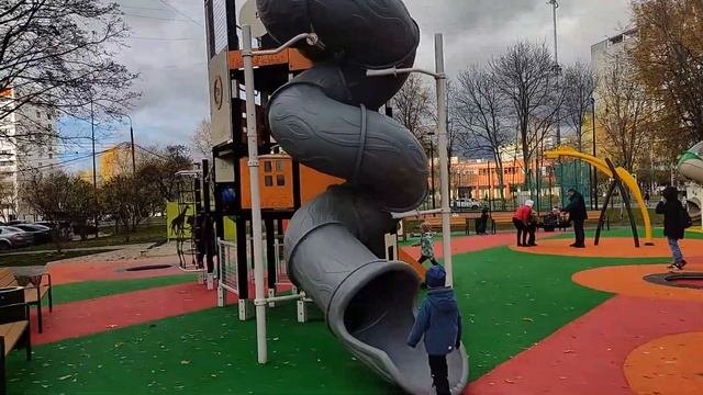 Детская площадка. Орехово-Борисово Северное ЮАО г. Москвы Шипиловская ул. д.14