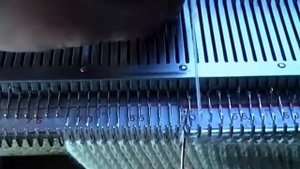 Закрытие английской резинки на вязальной машине