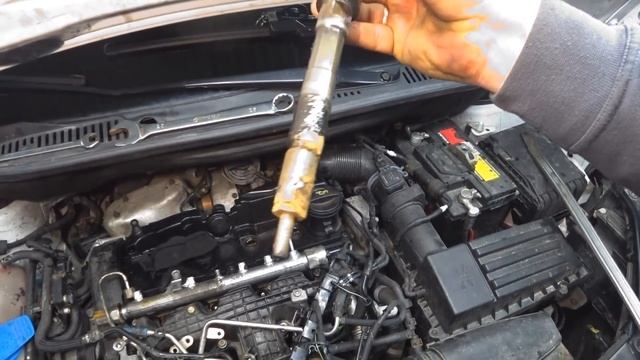 Підтікання масла з під форсунок Volkswagen Caddy III. смотреть онлайн