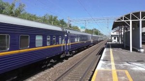 Электровоз ЭП2К-240 (ТЧЭ-8) со скорым поездом "Двухэтажный состав" №159А Петрозаводск - Москва.