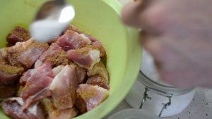 Свинина с кефиром. Пальчики оближешь!