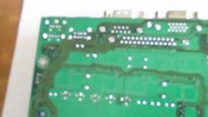 Пайка конденсатора и работа с оплеткой